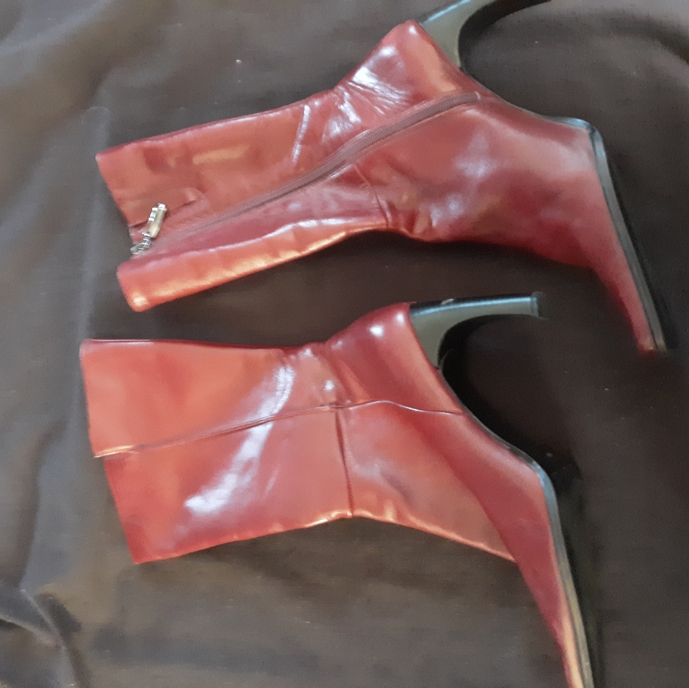 Red Enzo Angeolini boots
